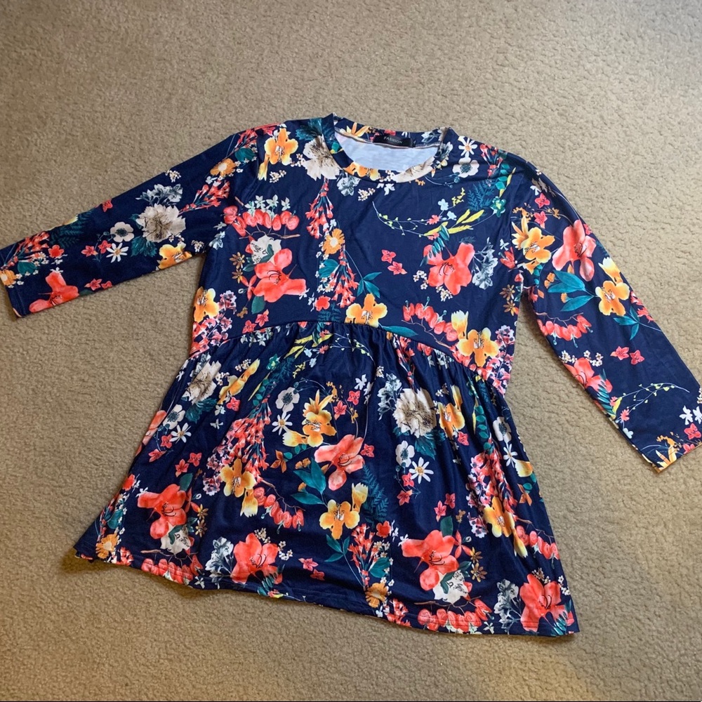 Cute Lg/XL floral blouse! 🌺🌸🌼